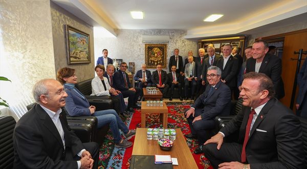 İSTANBUL - Kılıçdaroğlu, Türkiye Bosna Sancak Derneğini ziyaretinde konuştu