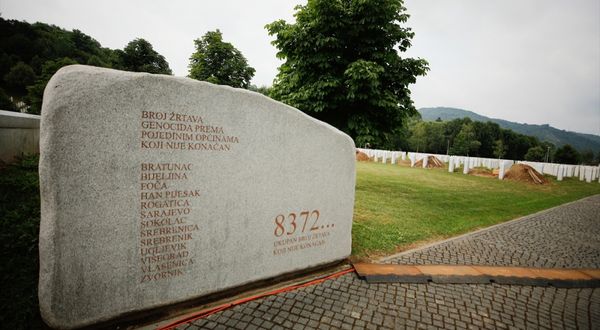 Bosna'nın 27 yıldır kanayan yarası: Srebrenitsa