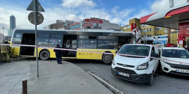 Kağıthane'de İETT otobüsünün karıştığı zincirleme kazada 1 kişi yaralandı