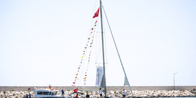 İklim değişikliğine dikkati çekmek için yelken açan denizciler, Mersin'e ulaştı
