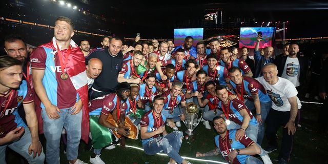 TRABZON - Trabzonspor şampiyonluk kupasını aldı