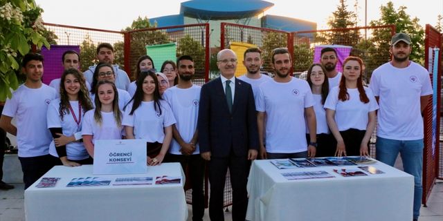 YÖK Başkanı Özvar proje takımı ve kulüp öğrencileriyle buluştu