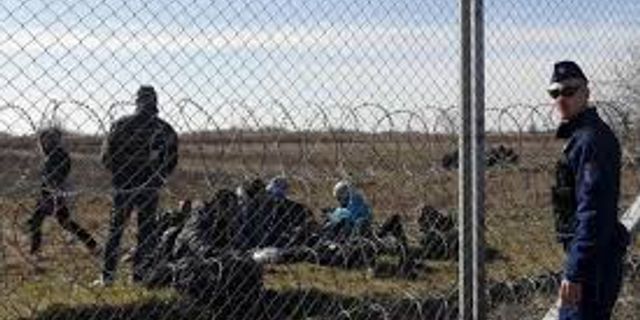 Tel örgülerine takılan Faslı 18 göçmen yaşamını yitirdi