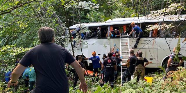 Bursa'da tur otobüsü şarampole yuvarlandı