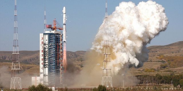 Çin, deney ve gözlem uydularını fırlattı