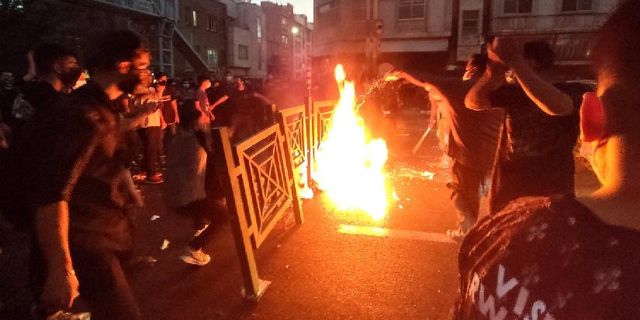 İran'da Mahsa Amini protestoları büyüyor, 34 ölü