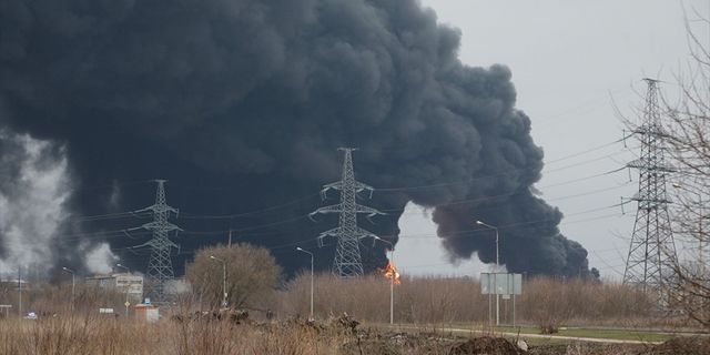 Rusya, Ukrayna'nın petrol rafinerisini imha etti