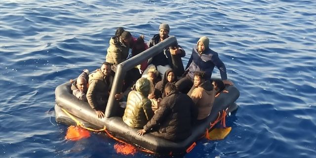 Muğla açıklarında 37 göçmen kurtarıldı