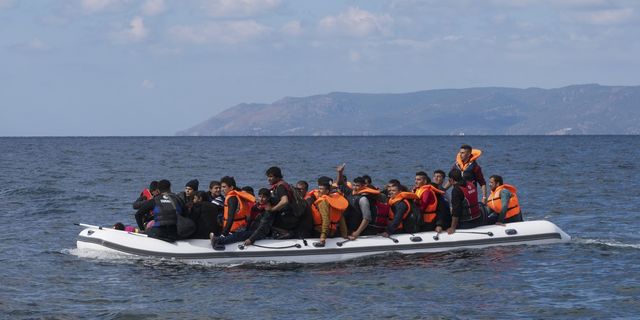 Muğla açıklarında 88 göçmen kurtarıldı