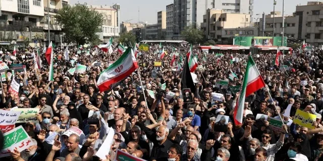 İran'da "kara cuma" protestoları sürüyor
