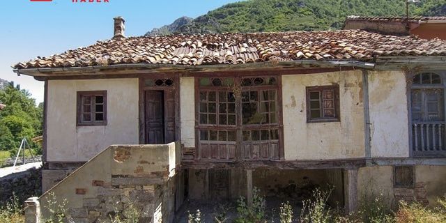 İspanya'da 44 ev, kilise, okul ve otelin olduğu köy 260 bin avroya satılıyor