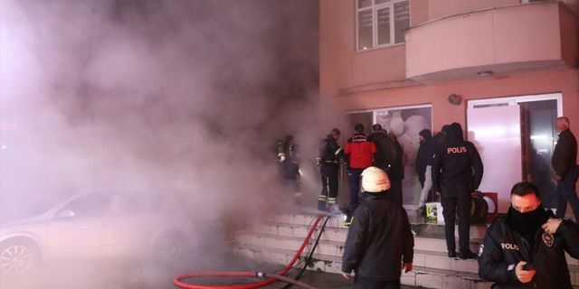 Kocaeli'de market deposu yandı