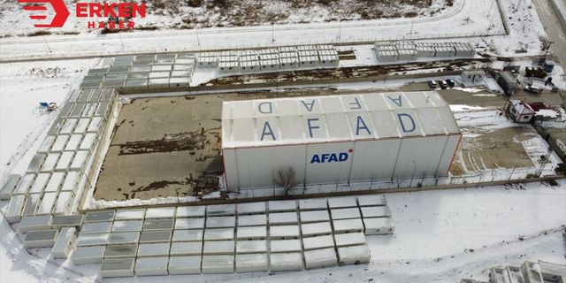 AFAD'ın deposundaki konteynerler nihayet bölgeye sevk ediliyor