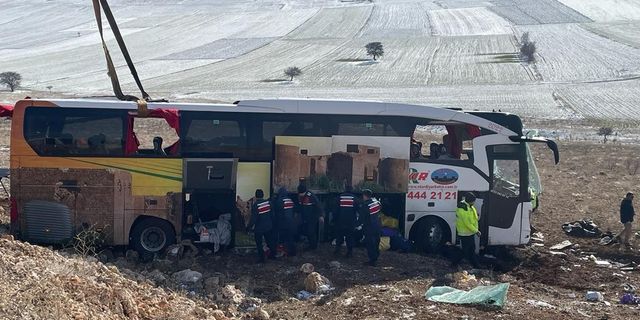Afyonkarahisar'da yolcu otobüsü devrildi: 8 ölü