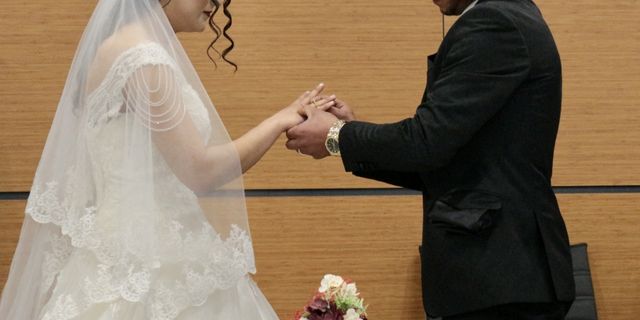 Depremzede çiftin nikahı KYK Yurdunda kıyıldı
