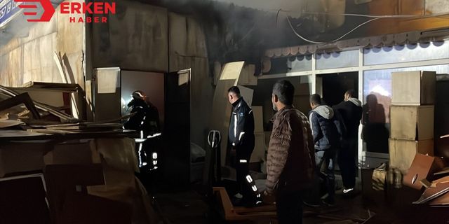Antalya'da mobilya mağazası yandı