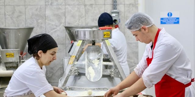 Deprem bölgesine Eskişehir'den ekmek gönderiliyor