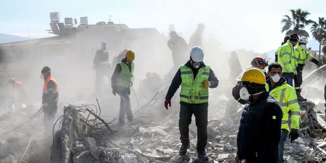 ‘Enkaz altındakilerden gelen sinyaller raporlanmadı’