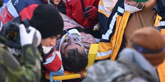 Yaralanan 1322 depremzedenin tedavisi sürüyor