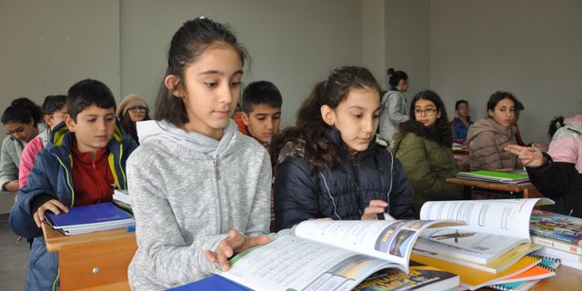 Depremzede 217 bin öğrenci başka illere nakledildi