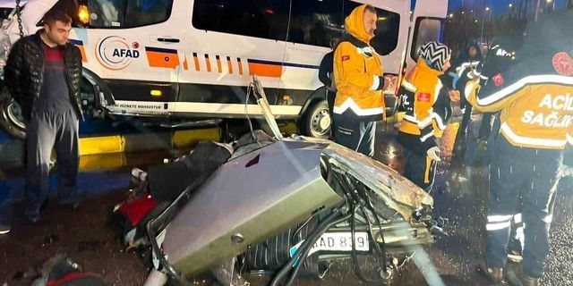AFAD aracı kaza yaptı, 1 ölü, 9 yaralı