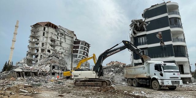 Adıyaman'da enkaz çalışmaları sürüyor