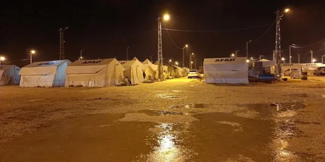 Deprem Bölgesi'nde hava durumu da ağırlaşıyor