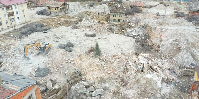 Bolu'da çöken evin enkazında kalan 2 kişi kurtarıldı