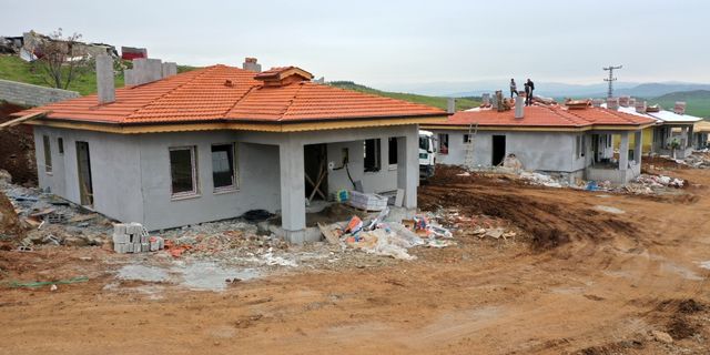 Nurdağı'na 14 köy tipi afet evi yapılıyor