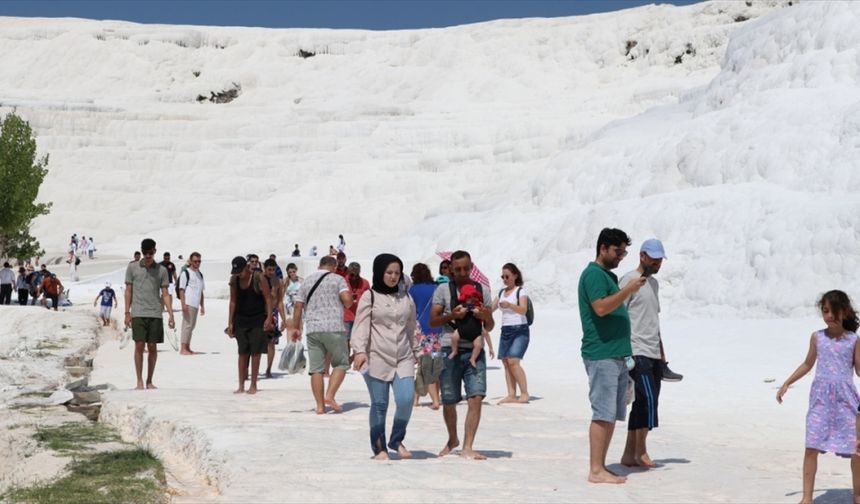 'Beyaz cennet' Pamukkale'yi 110 bin kişi ziyaret etti