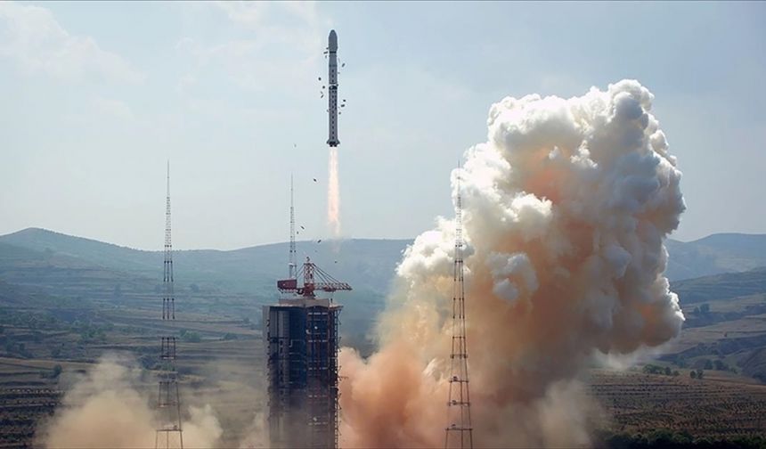 Çin, 'Şiyan' sınıfı üç yer gözlem uydusunu fırlattı