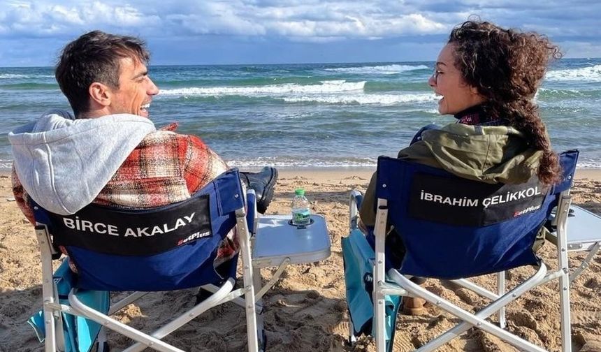 Birce Akalay ve İbrahim Çelikkol'dan sahil paylaşımı