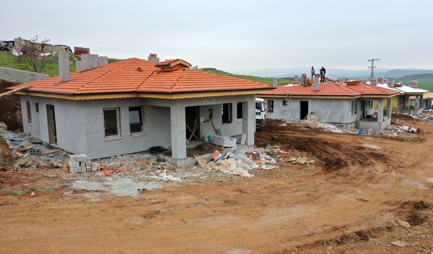 Nurdağı'na 14 köy tipi afet evi yapılıyor