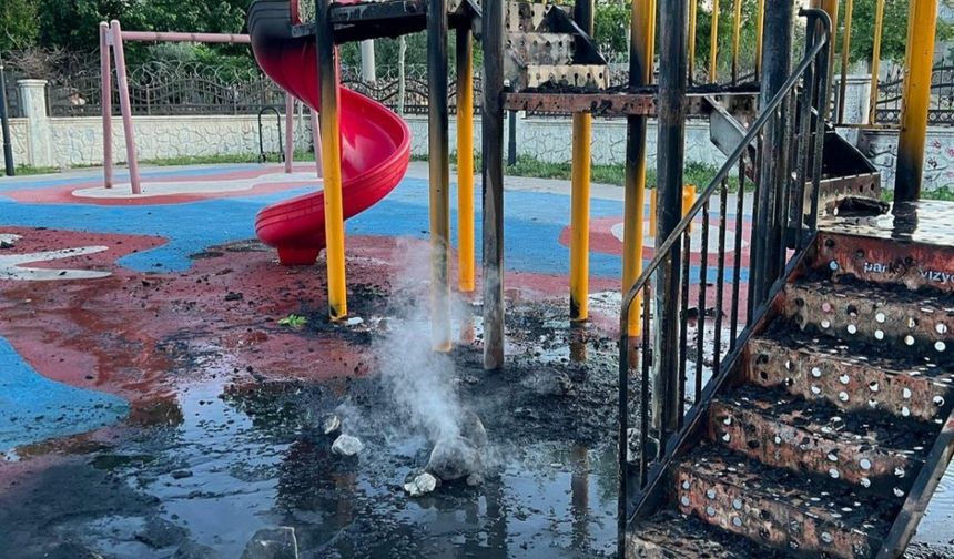 Şırnak'ta oyun parkını yaktılar