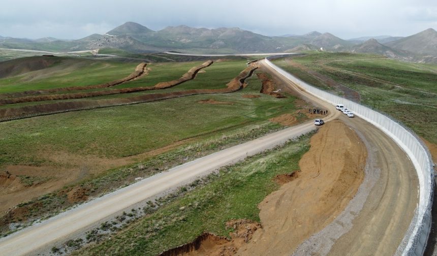 Van-İran sınırına 96 kilometrelik duvar örüldü