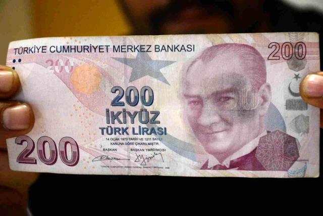 200 lira2